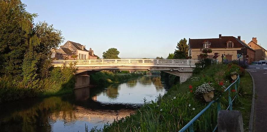 Aux 10 Ponts - Gite Aux Abords Du Fleuve La Somme - La Mer A 30 Min - La Nuit Pour 6 Voyageurs 외부 사진